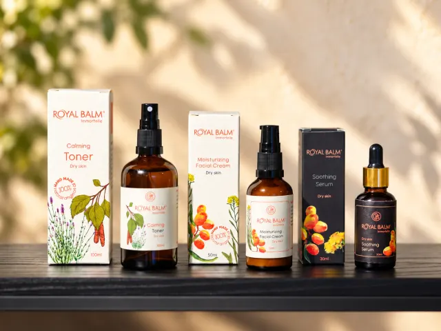 Royal Balm proizvodi od smilja za suvu kožu: tonik, krema i serum sa kutijama